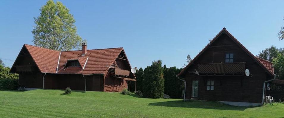 Almos Apartman Balatonfenyves Exteriör bild