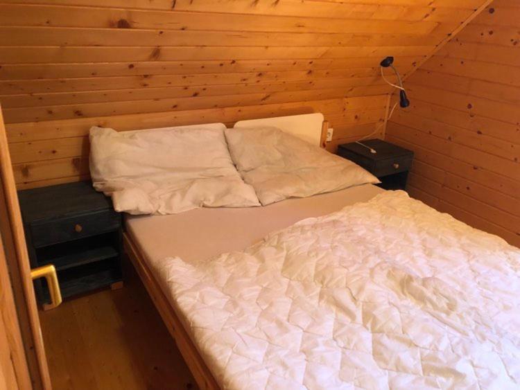 Almos Apartman Balatonfenyves Exteriör bild