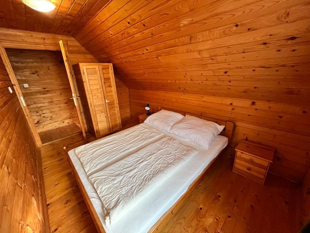 Almos Apartman Balatonfenyves Exteriör bild