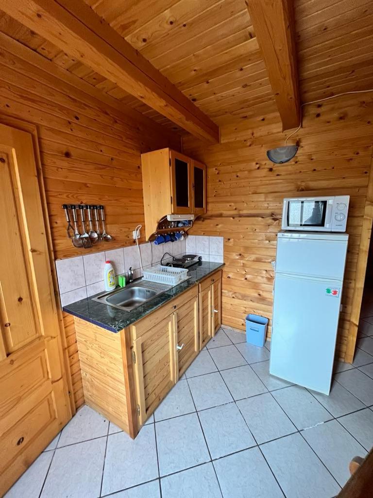 Almos Apartman Balatonfenyves Exteriör bild