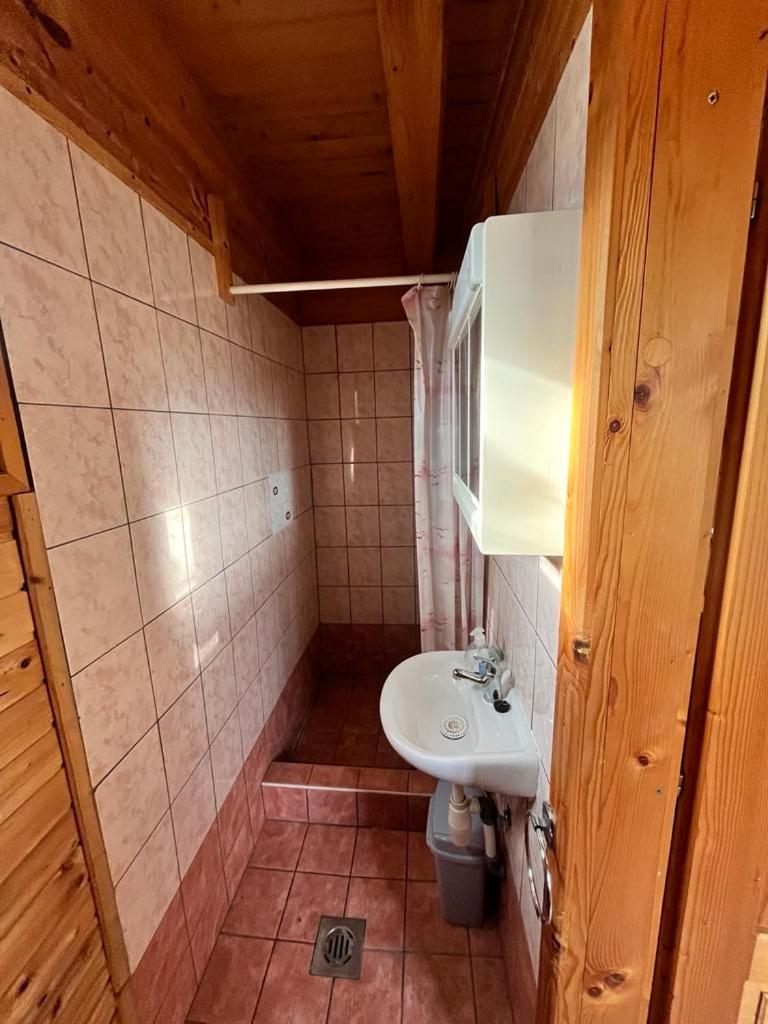 Almos Apartman Balatonfenyves Exteriör bild