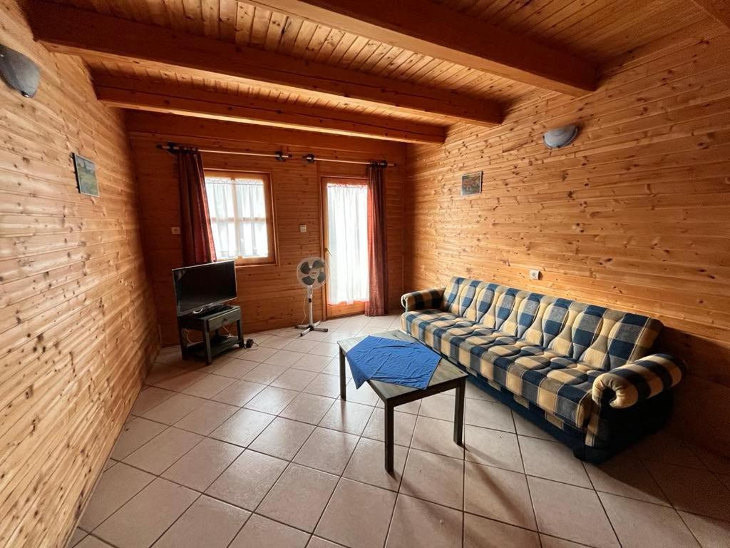 Almos Apartman Balatonfenyves Exteriör bild