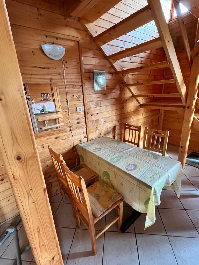 Almos Apartman Balatonfenyves Exteriör bild