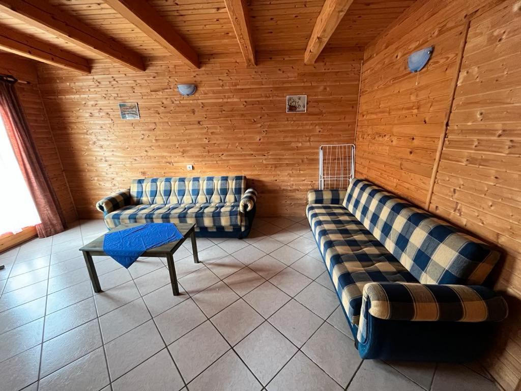 Almos Apartman Balatonfenyves Exteriör bild